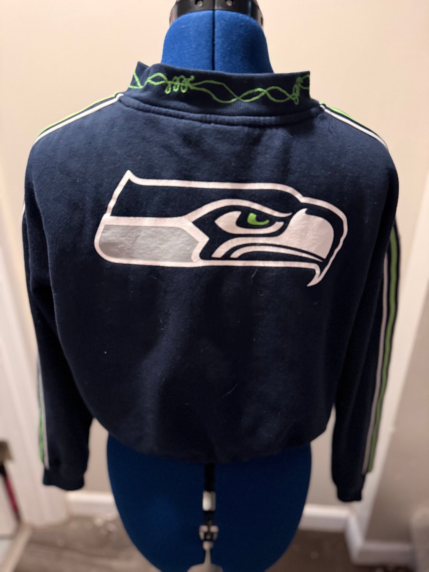 Seattle Seahawks Mockneck Crop L/S Crewneck with Barbed Wire - MD
