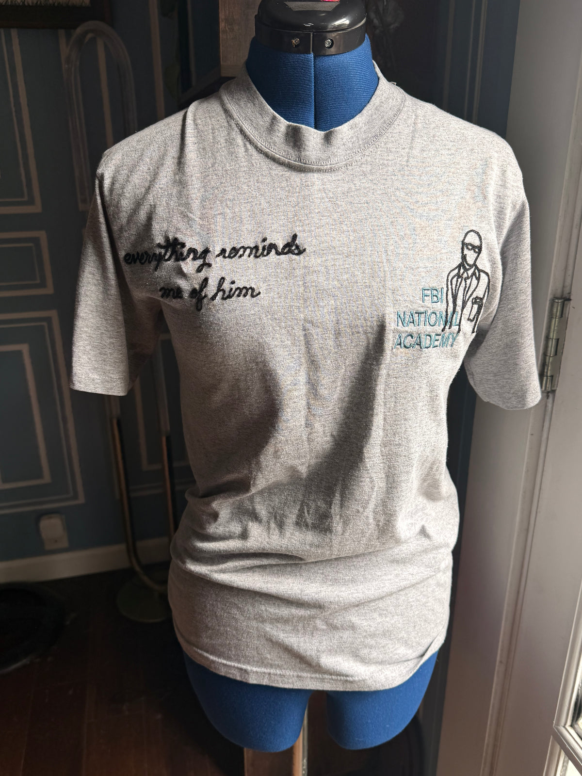 Everything Reminds Me of Him VTG The X-Files S/S Gray Tee - MD