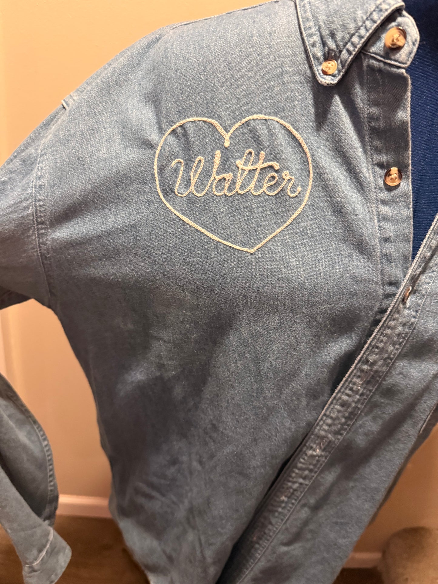 I'm in love with AD Skinner VTG Blue Denim Button-Up L/S Shirt - MD