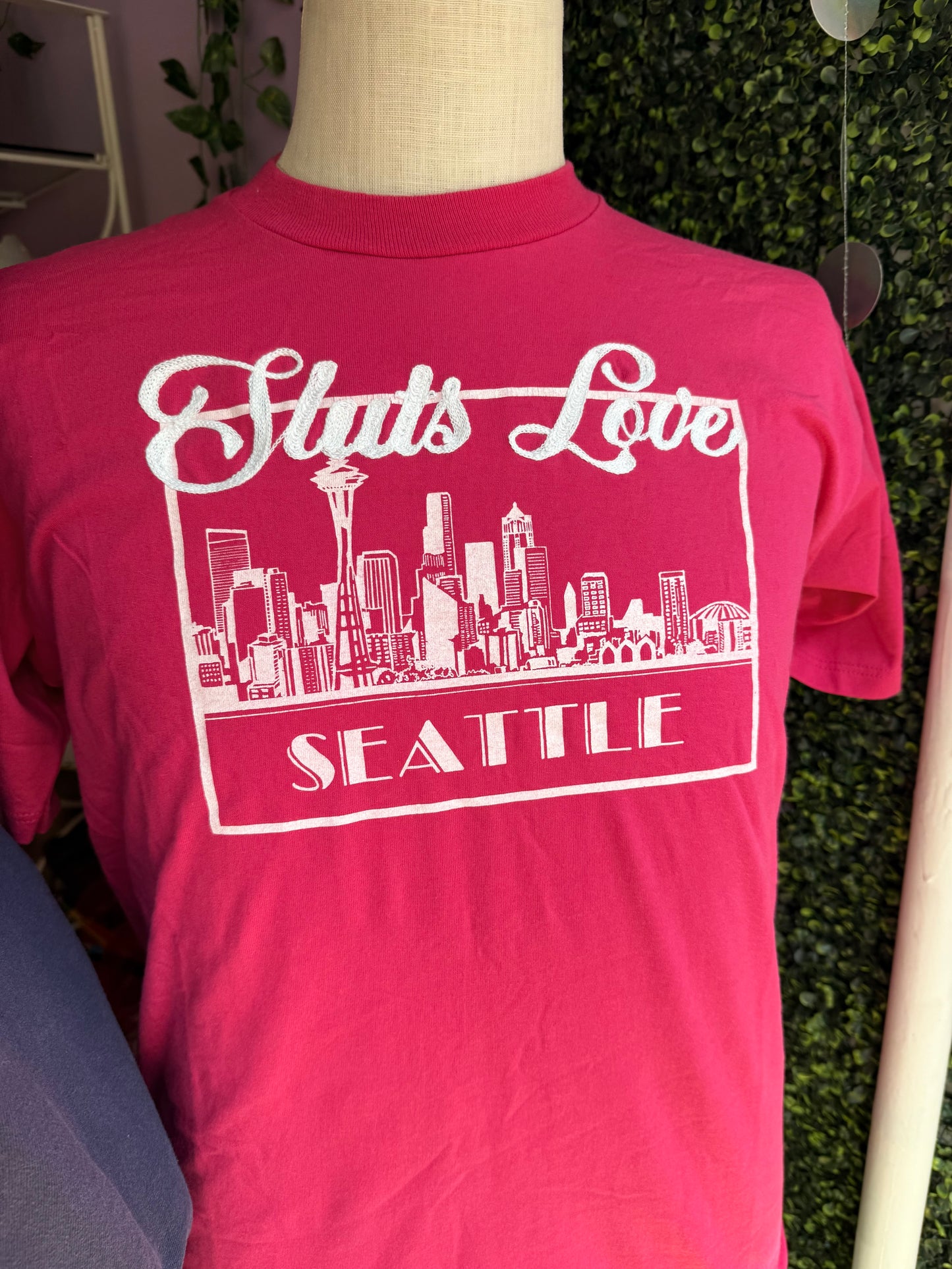 Sluts Love Seattle VTG Hot Pink Skyline Tee - LG