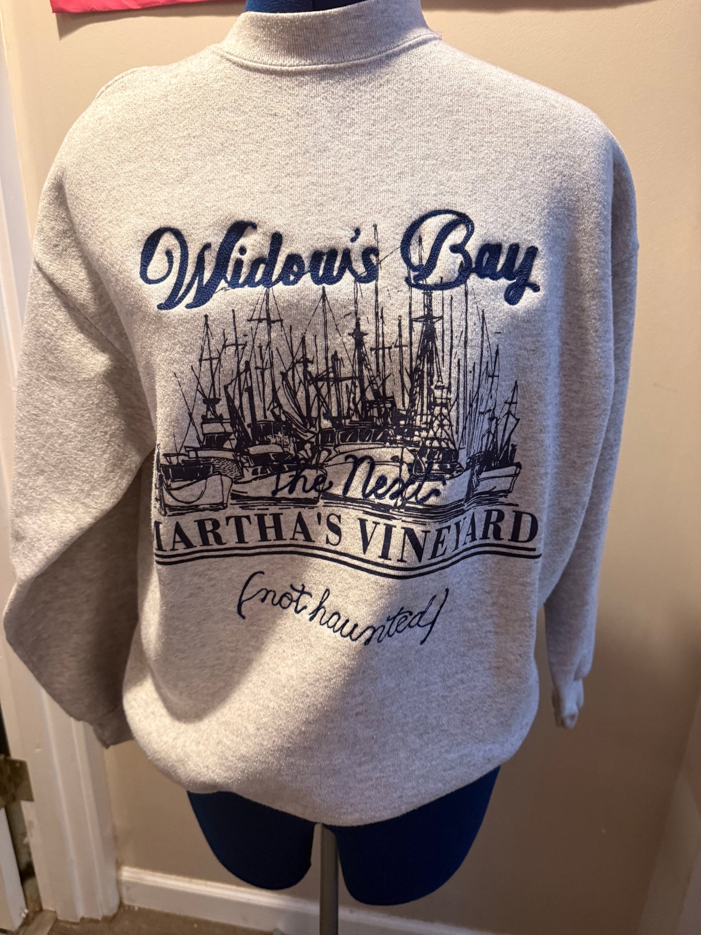 The Next Martha's Vineyard! VTG Gray Widow's Bay Crewneck - LG