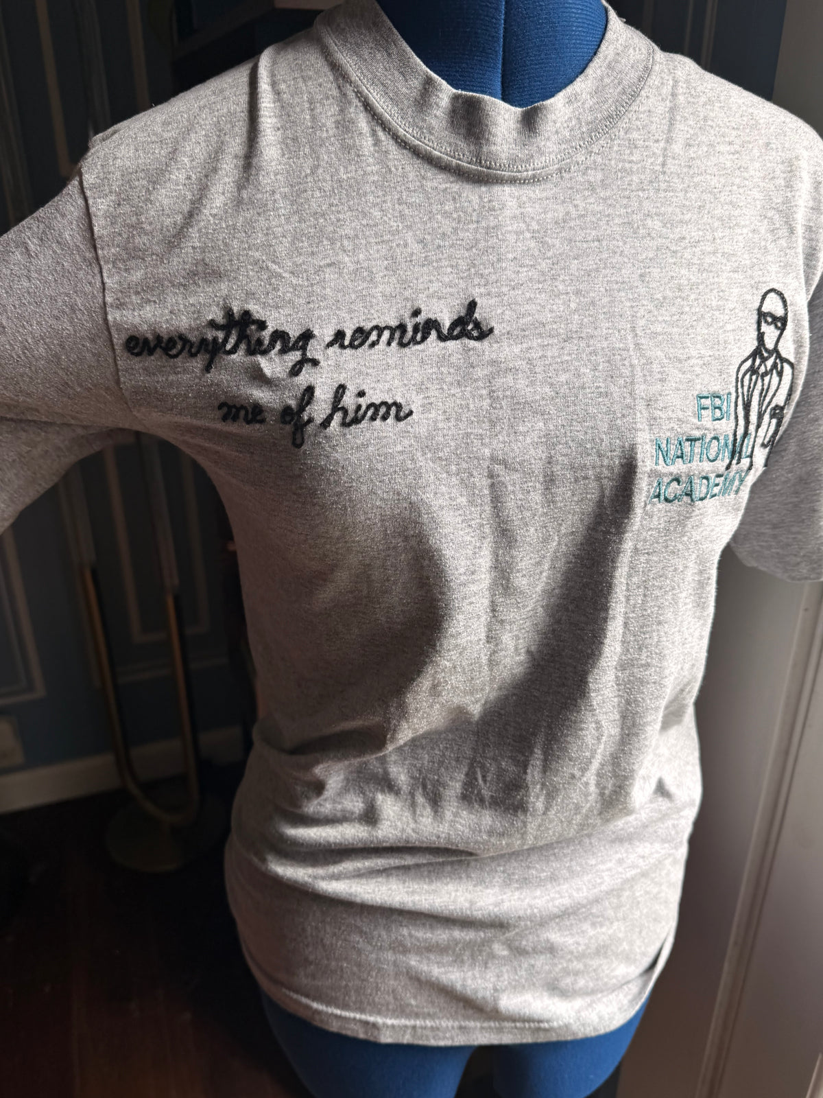 Everything Reminds Me of Him VTG The X-Files S/S Gray Tee - MD