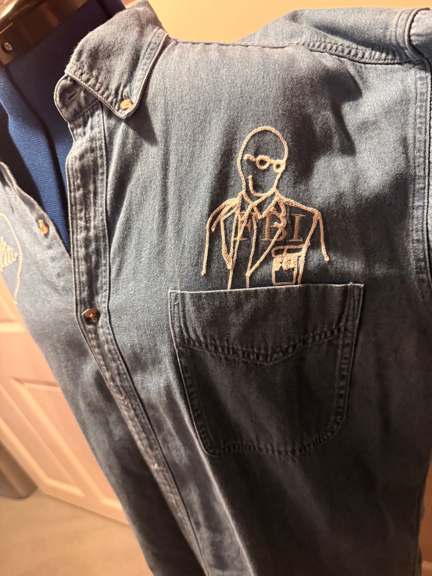I'm in love with AD Skinner VTG Blue Denim Button-Up L/S Shirt - MD