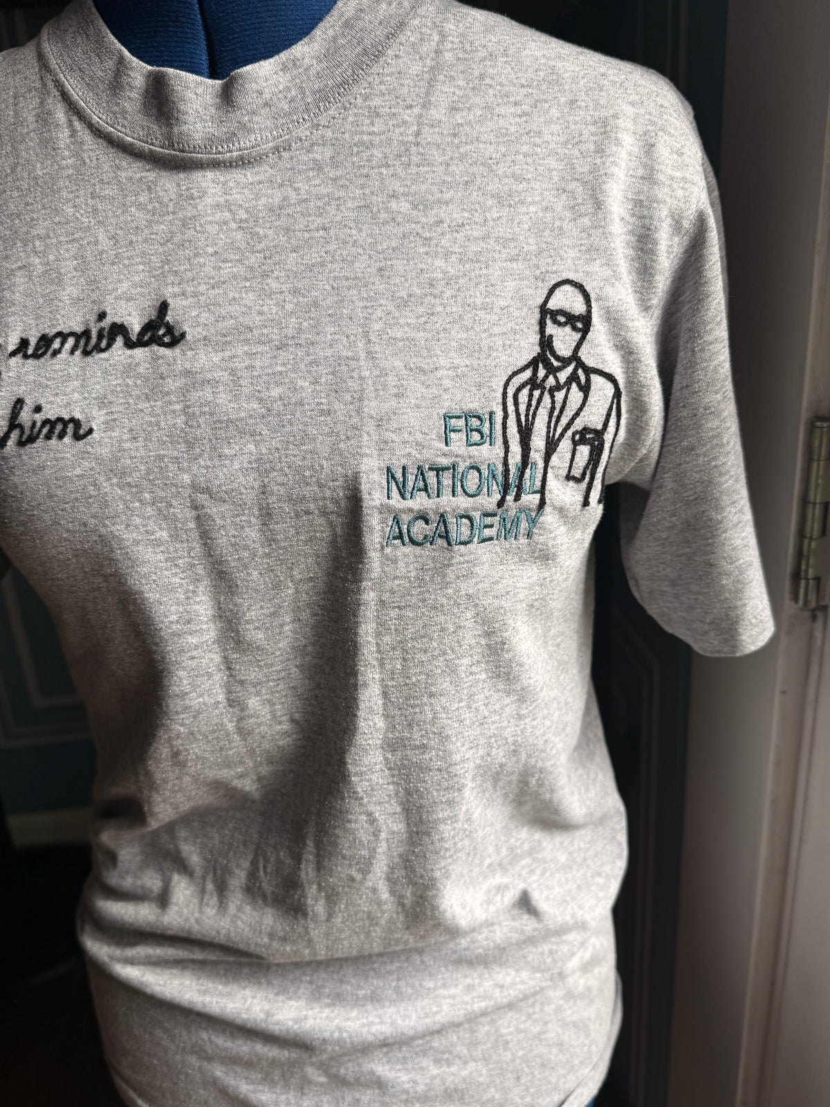 Everything Reminds Me of Him VTG The X-Files S/S Gray Tee - MD