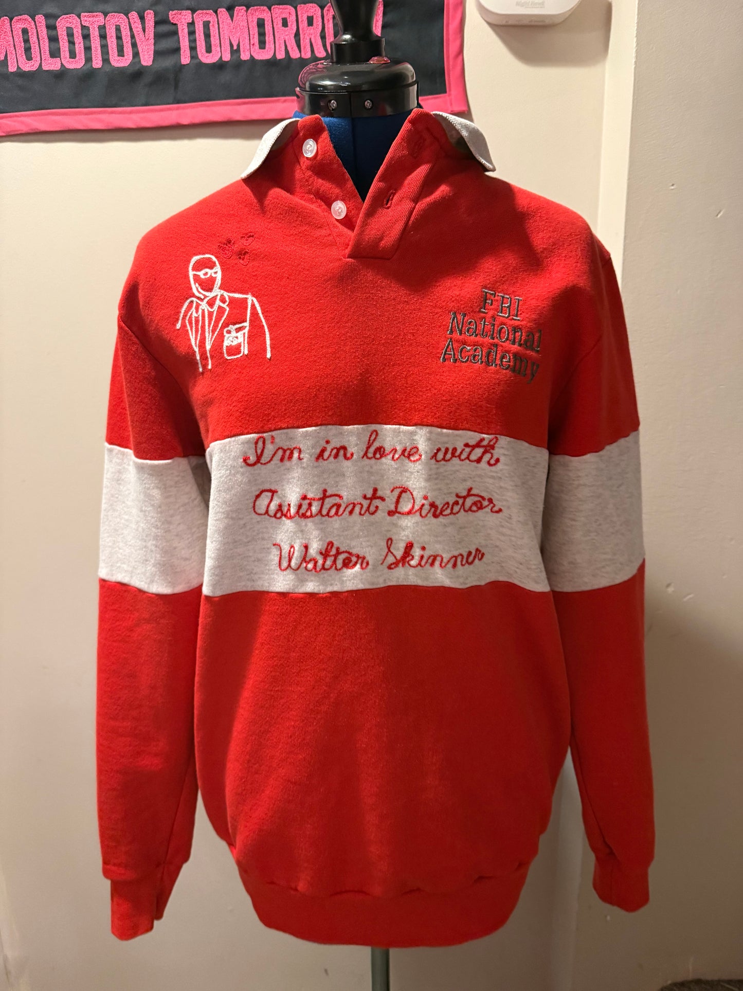 I'm in love with Asst Dir Skinner Red + Gray VTG Collared Sweatshirt - XL