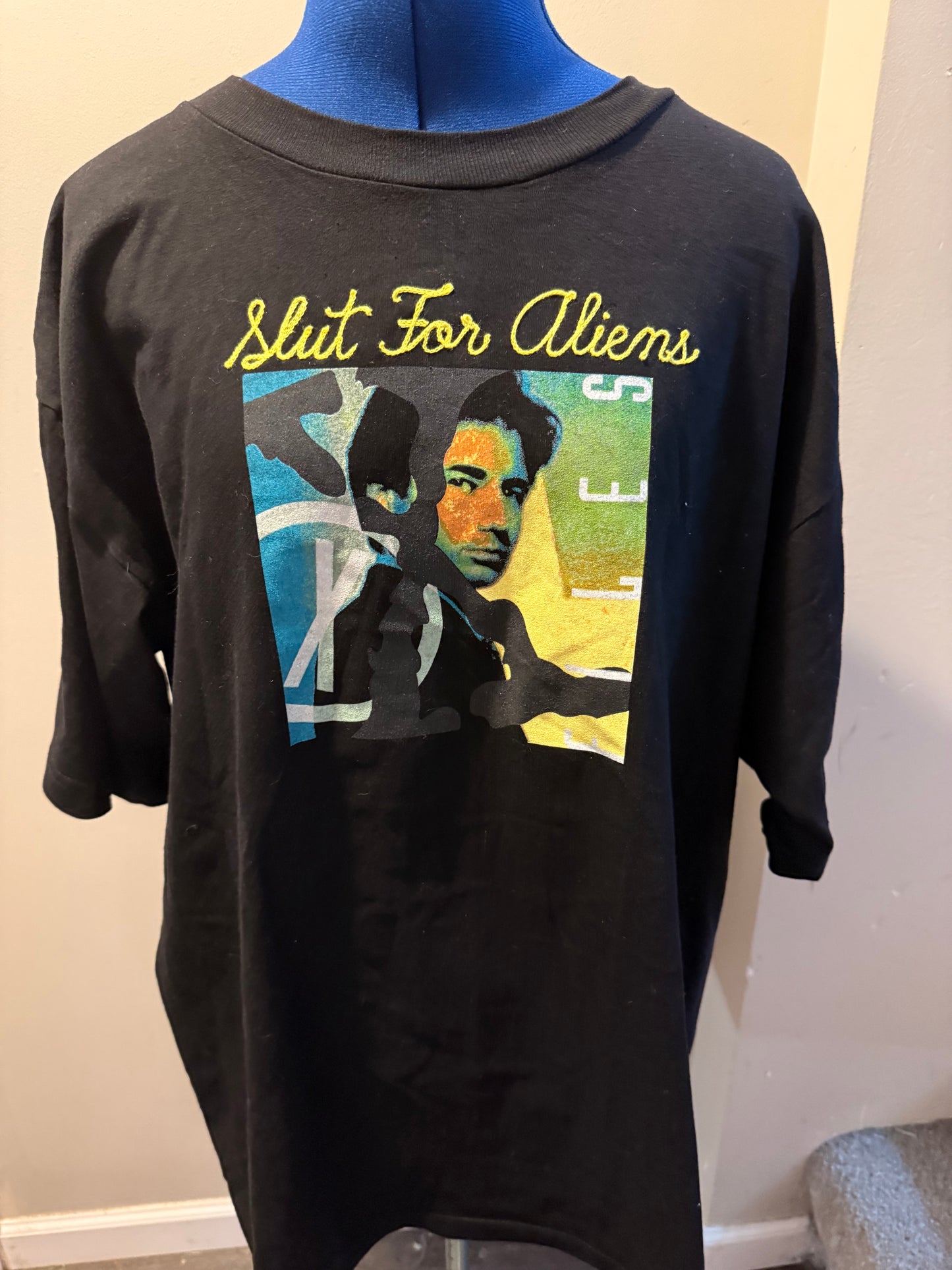 Slut for Aliens Fox Mulder Tee - XL