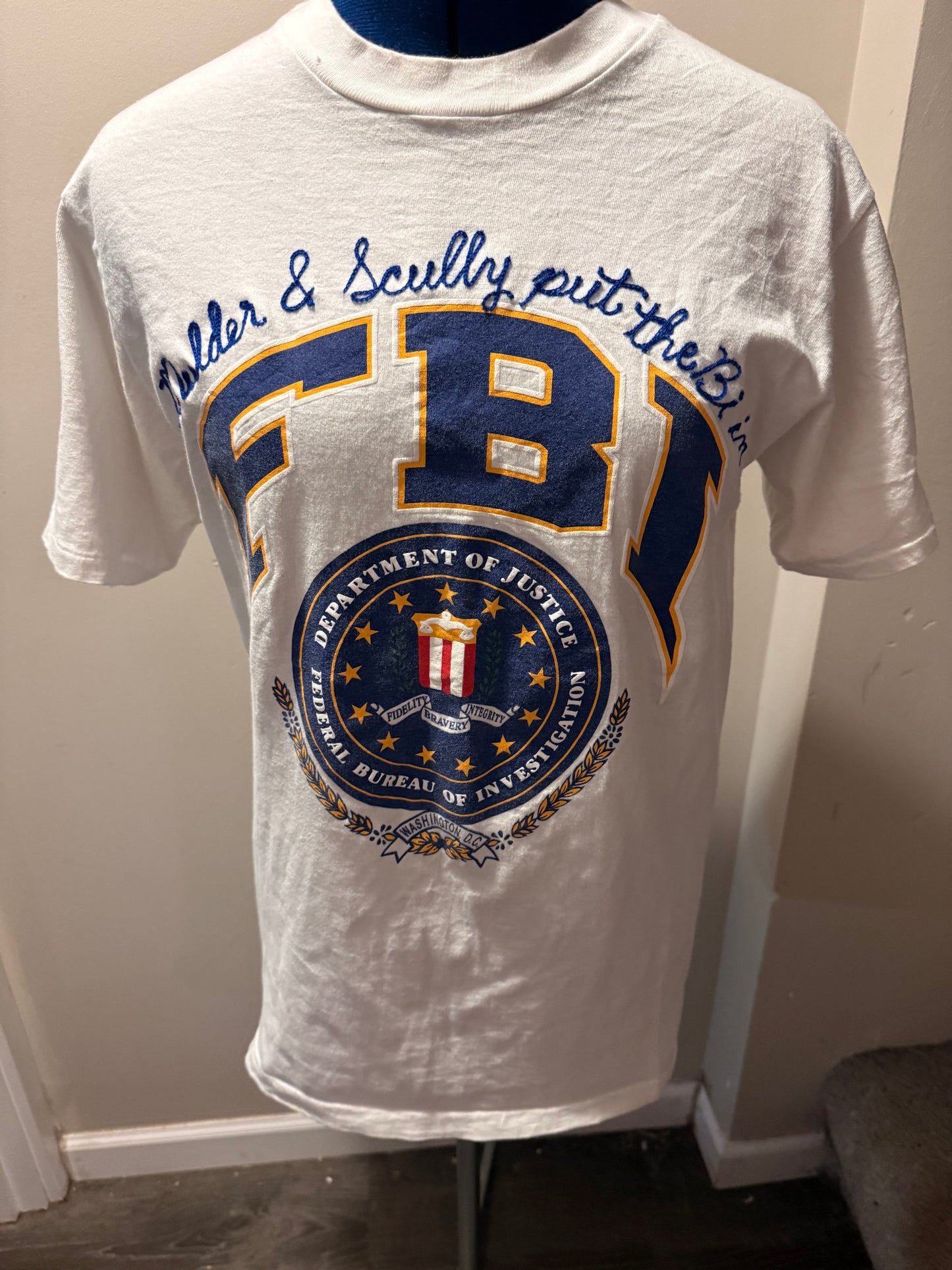 Bi in FBI VTG White S/S Crewneck Tee - MD
