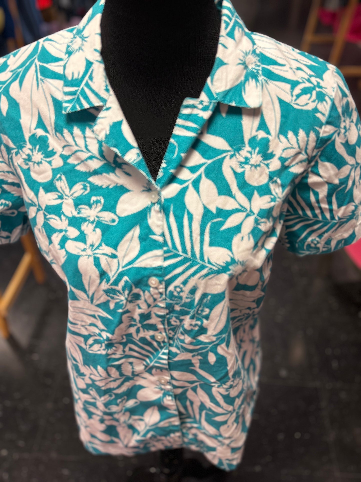 Vintage 90s Blue + White Floral Hawaiian Short Sleeve Shirt Small