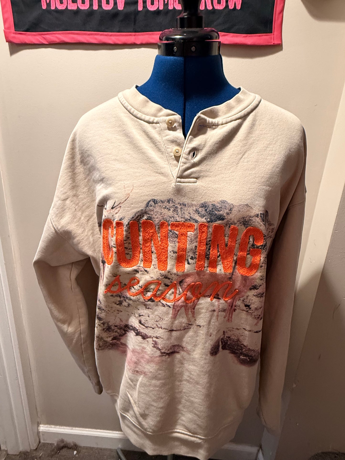 Cunting Season Deer Graphic Sweatshirt