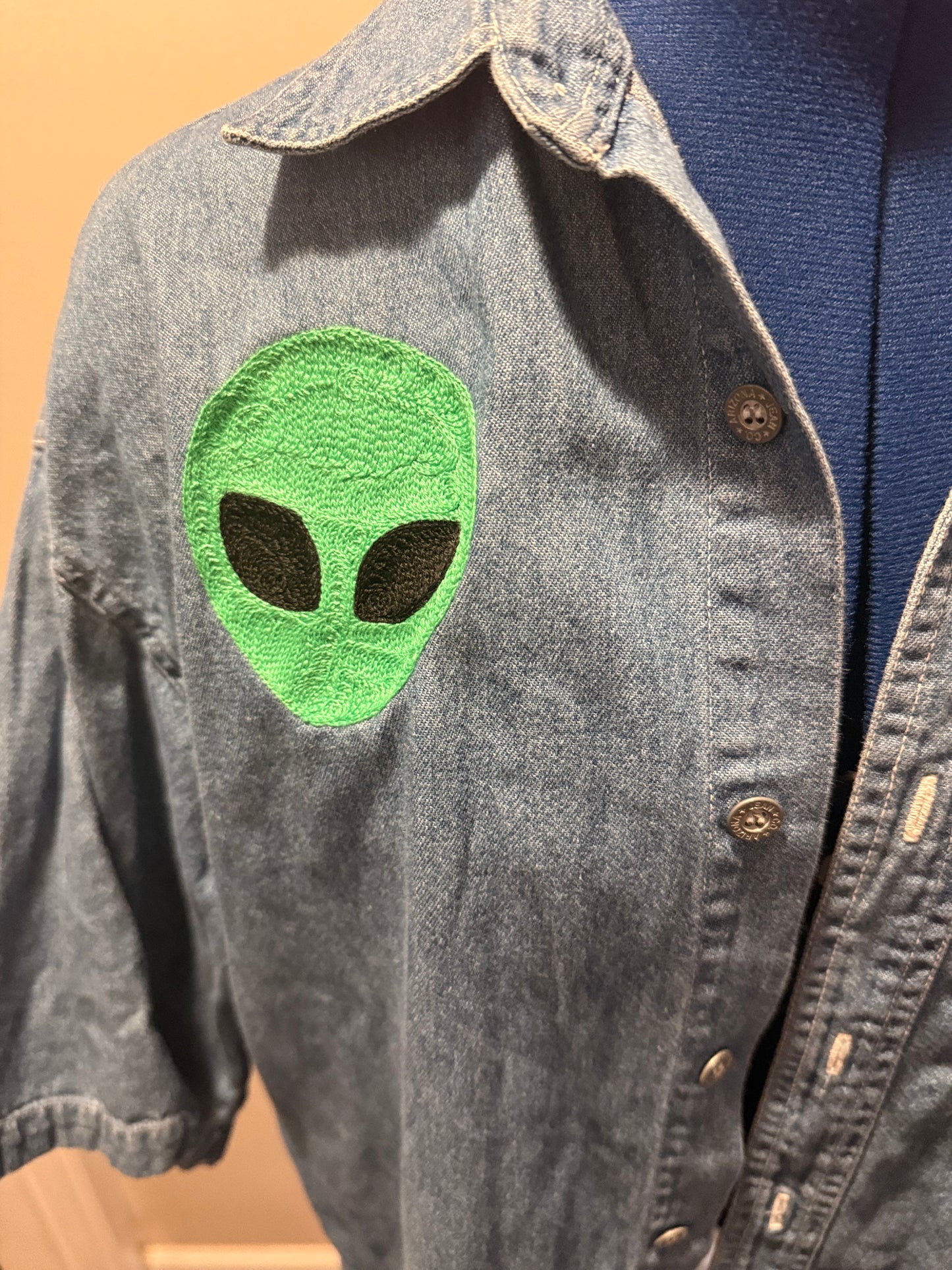 Do you think I'm spooky? Alien S/S Denim Top - SM