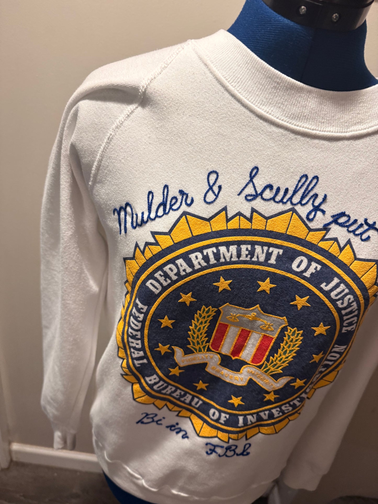 Bi in FBI VTG White L/S Crewneck Sweatshirt - MD