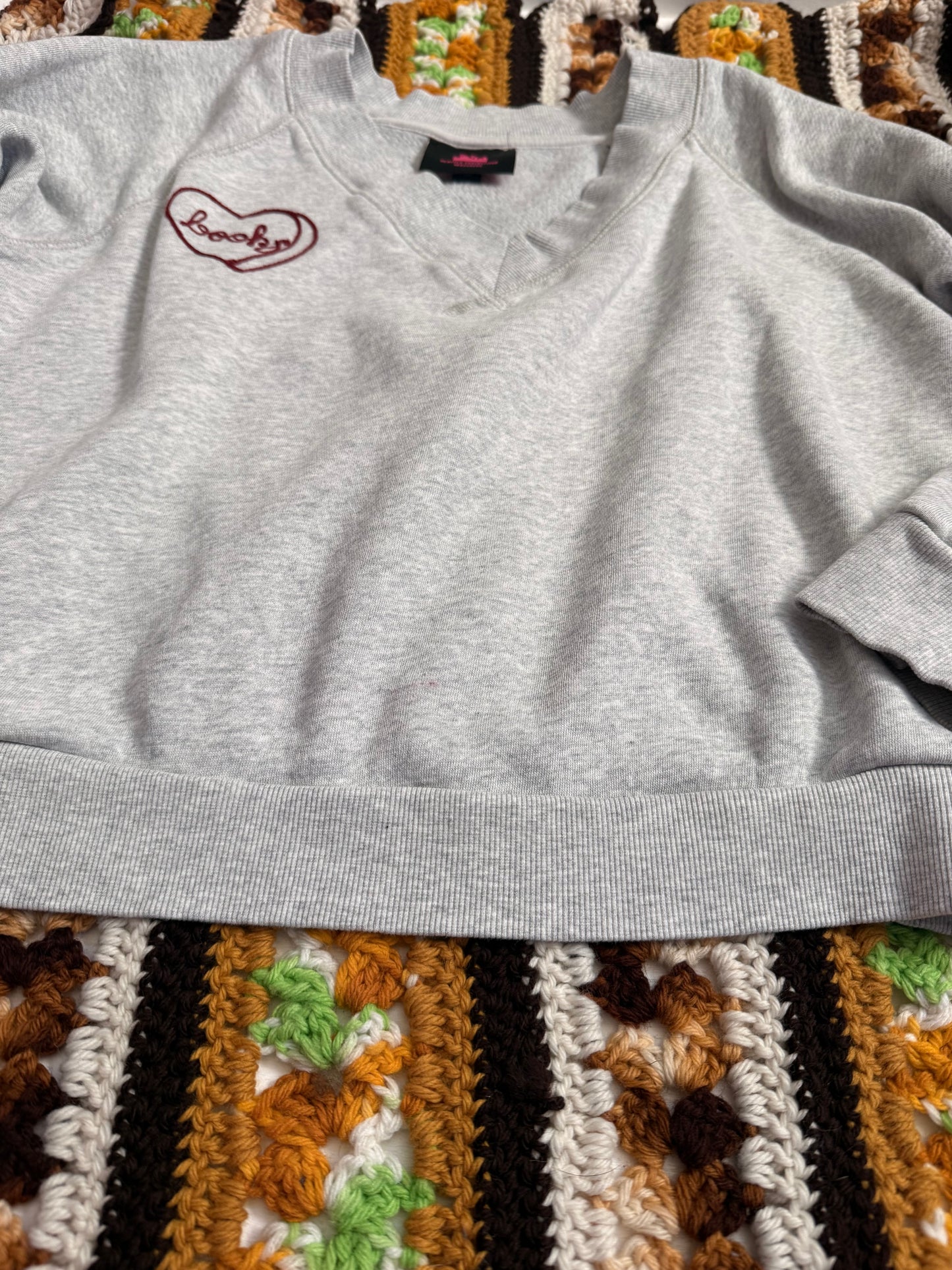 I <3 Books Grey V-Neck Sweatshirt - XS