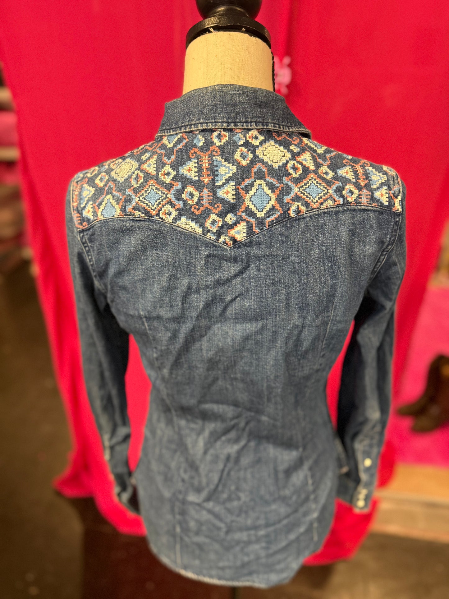 Dark Denim + Aztec Print Pearl Snap Levi's