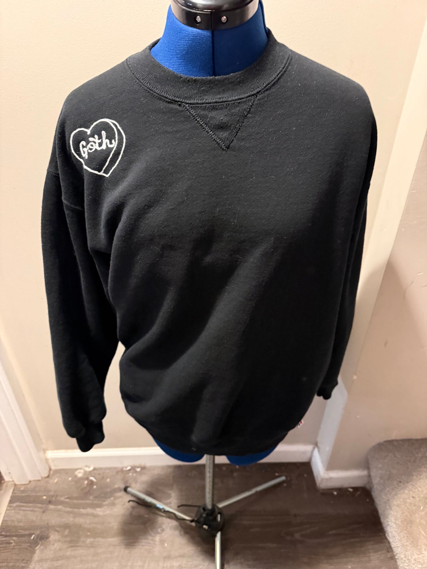 Goth Heart Vintage Black Crewneck Sweatshirt - XL